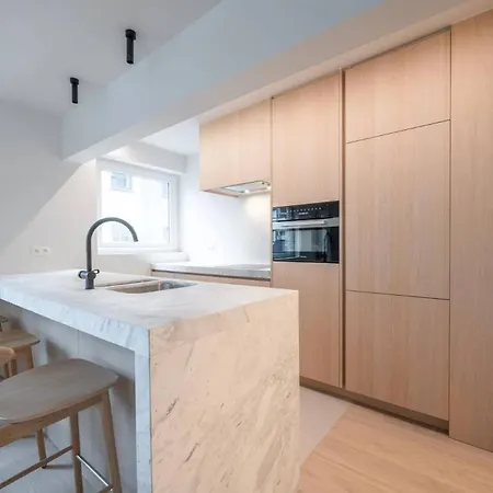 Stylish In - Balcony View & Pet-friendly *